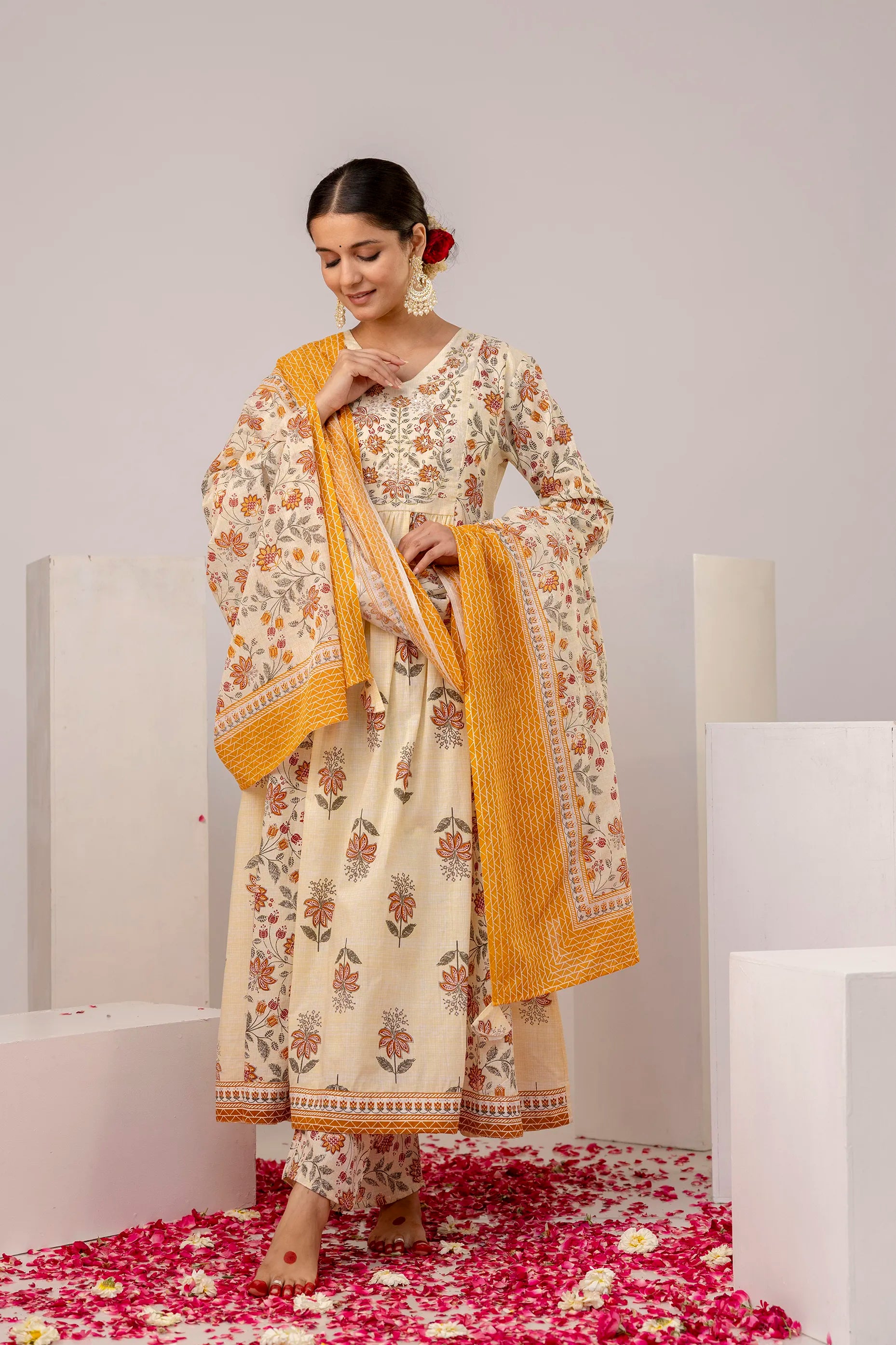 Women Off White & Mauve Printed Kurta Set