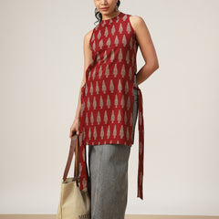 Cotton Mid Length Printed Sleeveless Round Neck Straight Kurta