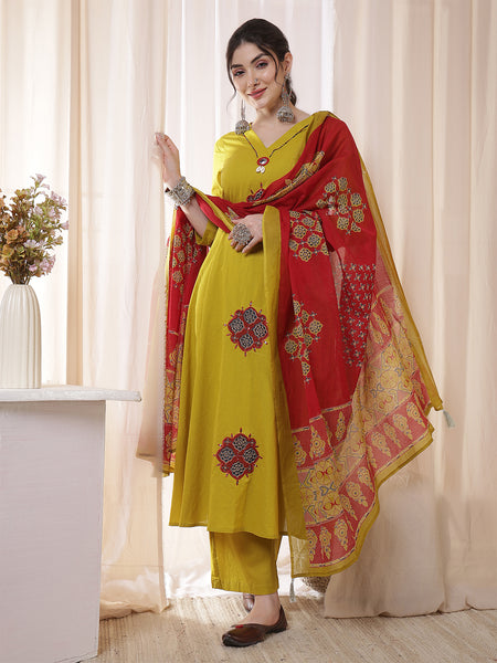 Rayon Calf Length Solid 3/4 Sleeves V-Neck Flared Kurta Suit Set