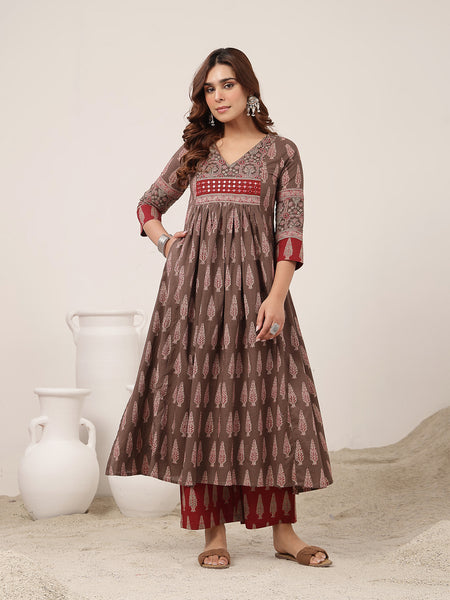 Cotton Calf Length Printed 3/4 Sleeve V-Neck Flared Kurta