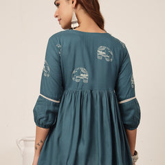 Rayon Hip Length Printed 3/4 Sleeve V-Neck Flared Top