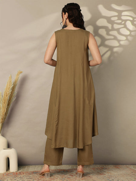 Rayon Calf Length Solid Semi-Flared 3/4 Sleeves V-Neck Kurta Bottom Set
