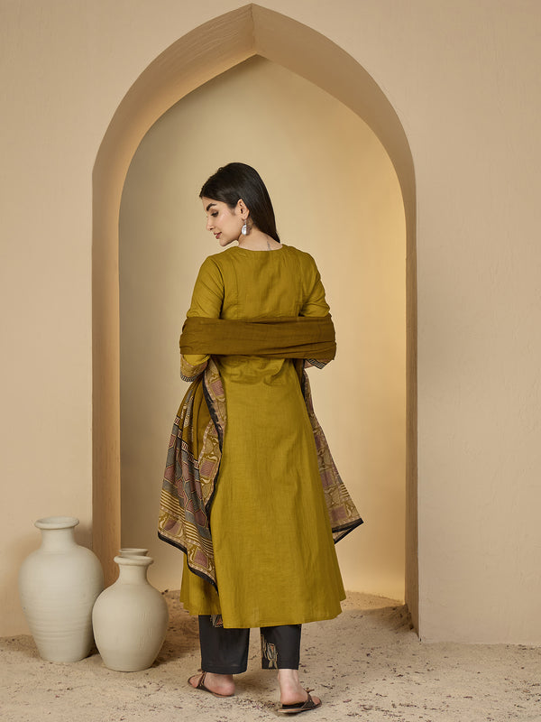 Gulmohar Jaipur Rayon Calf Length Solid 3/4 Sleeves V-Neck Flared Kurta Suit Set