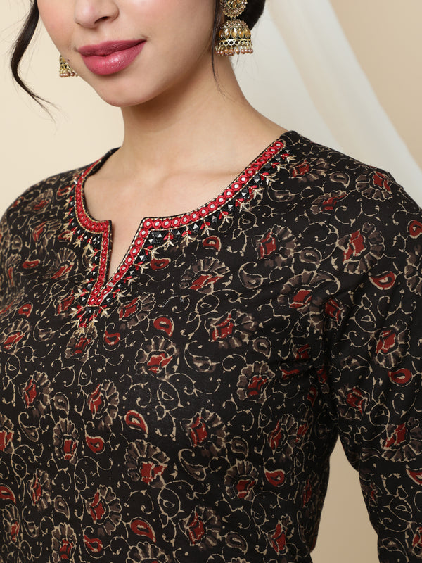 Cotton Calf Length Printed Straight 3/4 Sleeves Round Kurta