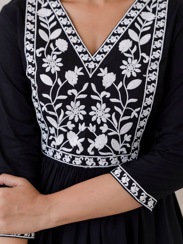 Black Rayon Hip Length Solid V-Neck Solid Embroidered Semi-Flared Top