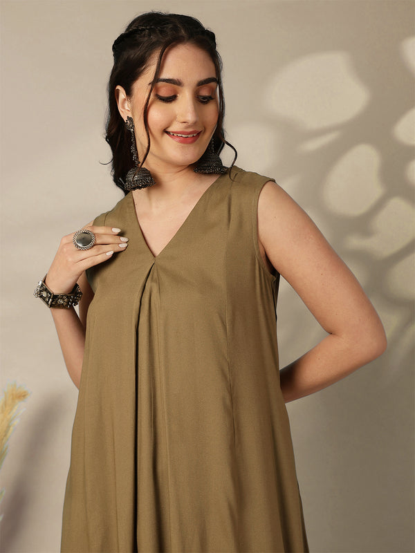 Rayon Calf Length Solid Semi-Flared 3/4 Sleeves V-Neck Kurta Bottom Set